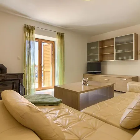 Ferienhaus Mit Privatpool Fuer 5 Personen Ca 100 Qm In Gajana, Istrien Istrische Riviera
