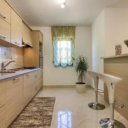 Mit Privatpool Fuer 5 Personen Ca 100 Qm In Gajana, Istrien Istrische Riviera Mednjan