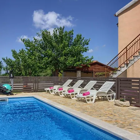 Mit Privatpool Fuer 5 Personen Ca 100 Qm In Gajana, Istrien Istrische Riviera Mednjan
