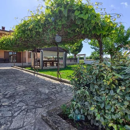 Ferienhaus Mit Privatpool Fuer 5 Personen Ca 100 Qm In Gajana, Istrien Istrische Riviera *