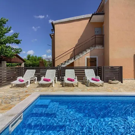 Ferienhaus Mit Privatpool Fuer 5 Personen Ca 100 Qm In Gajana, Istrien Istrische Riviera Mednjan