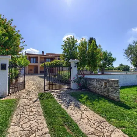 Mit Privatpool Fuer 5 Personen Ca 100 Qm In Gajana, Istrien Istrische Riviera Mednjan